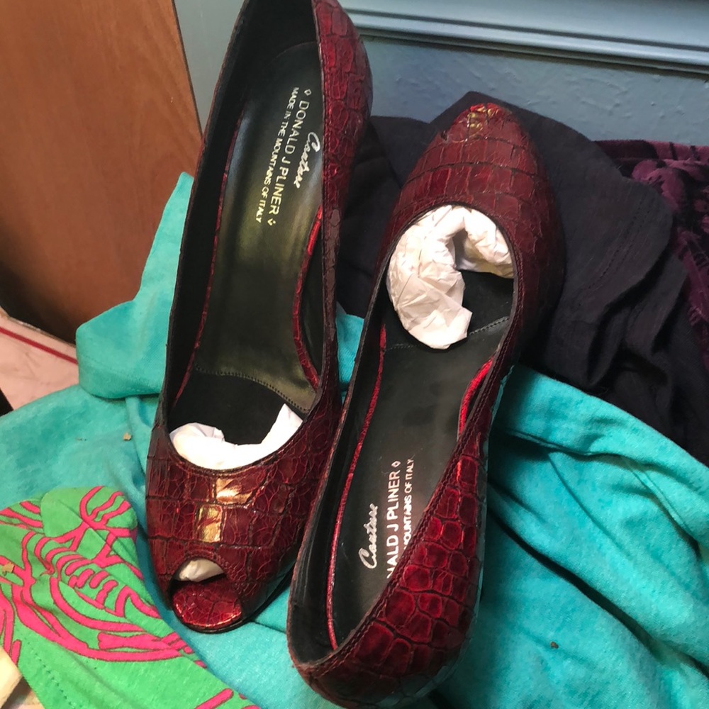 Donald pliner new croc peep toe heels NWOT